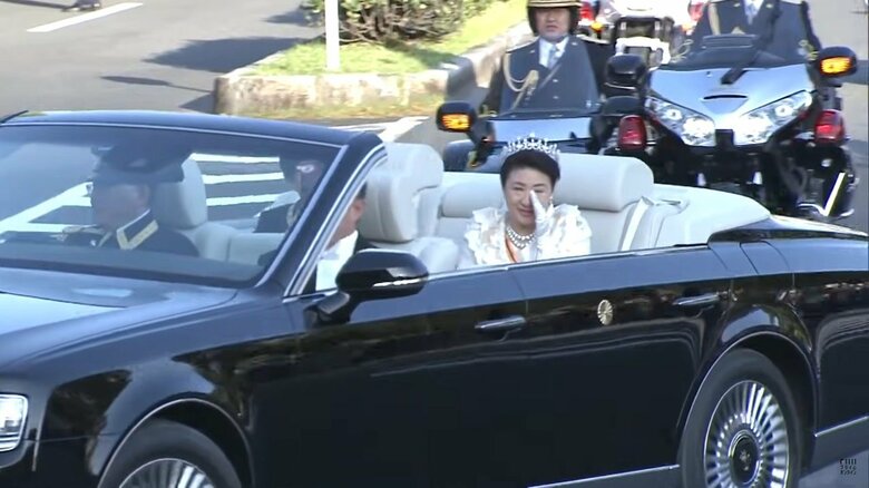 2019年　即位祝賀パレードで涙ぐむ雅子さま
