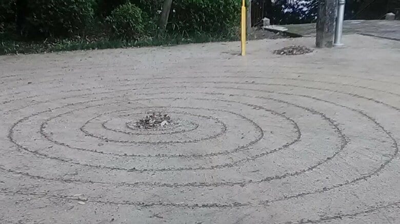 境内に描かれたミステリーサークル？（画像提供：関係者）