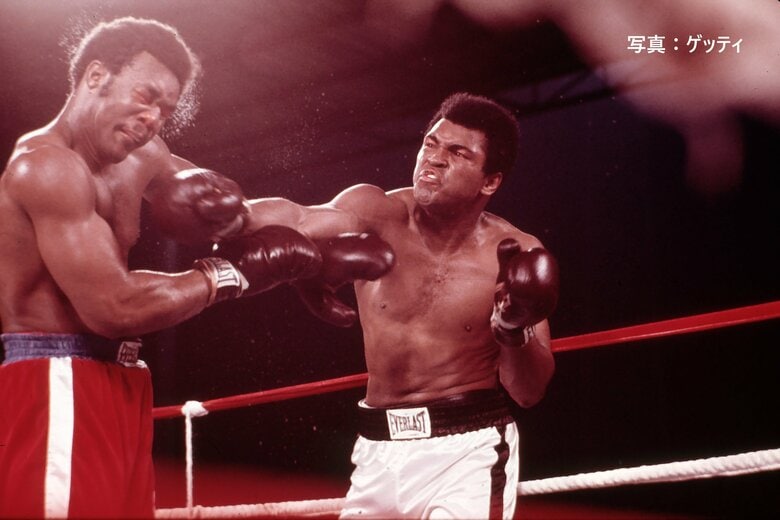 ジョージ・フォアマン（左）とモハメド・アリ（右）のタイトルマッチ（1974年）