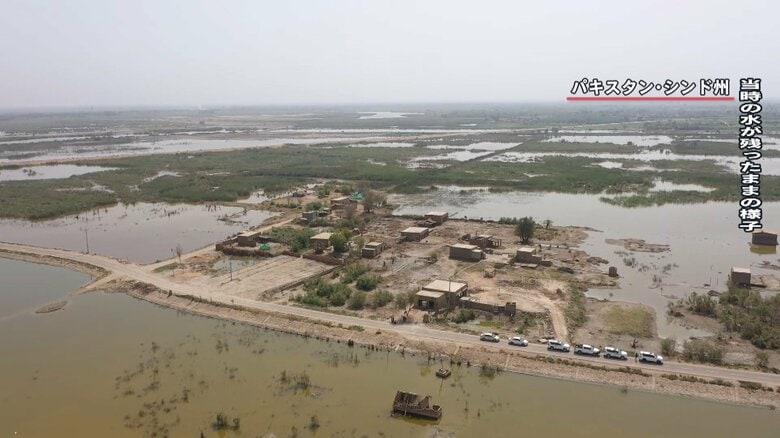 洪水当時の水がまだ残ったままの街