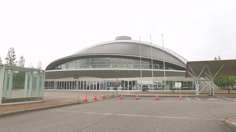 竹平記念体育館（高岡市）