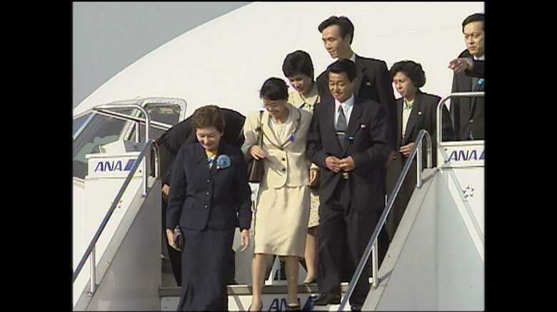 生存が確認された拉致被害者5人が帰国　2002年10月