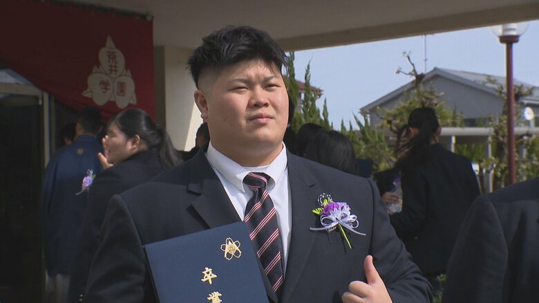 高校の卒業式での水島選手