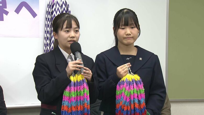 高校生平和大使の長崎東高校2年 津田凛さん、長崎西高校2年 大原悠佳さん