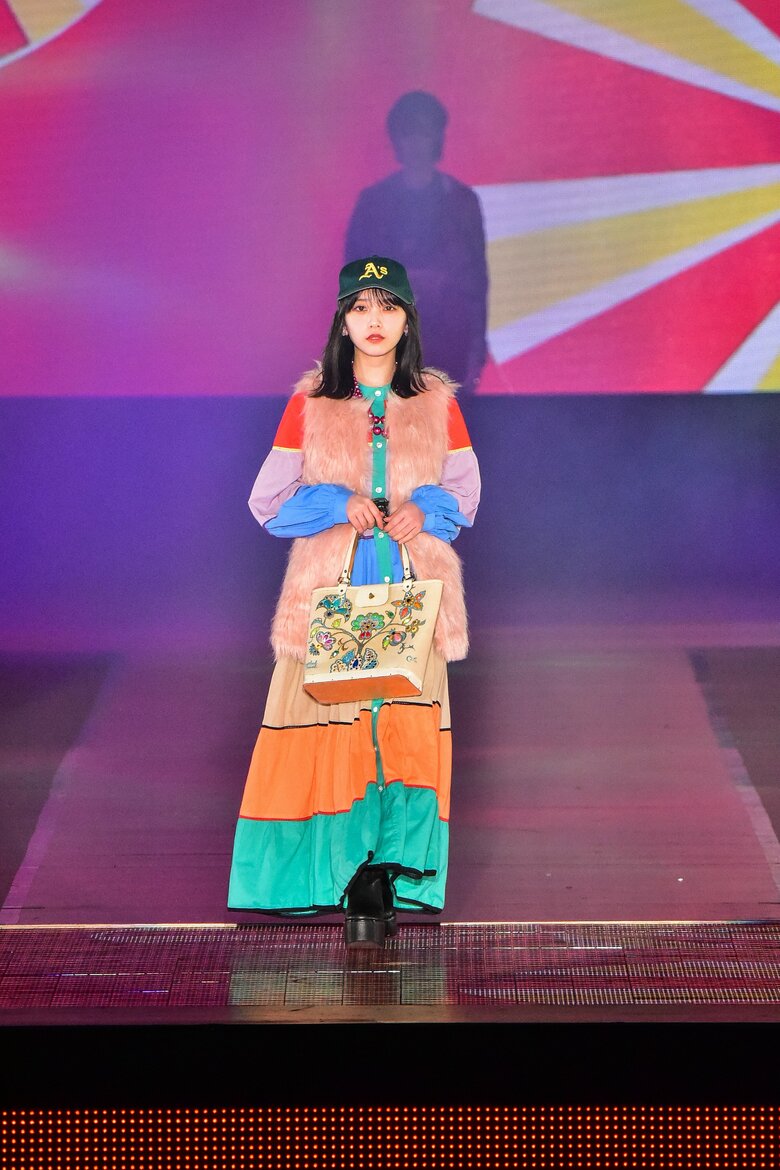 与田祐希さん(C)Rakuten GirlsAward 2023 AUTUMN/WINTER