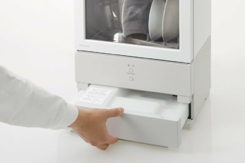 引き出し型のタンクになっている