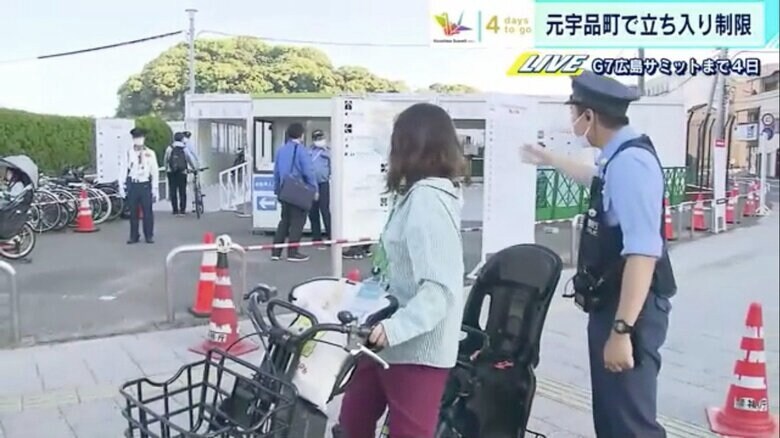 通行人の保安検査が行われるコンテナ型の建物