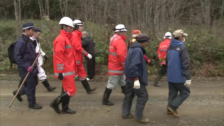 警察らが捜索に