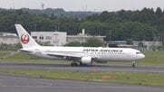 JAL旅客機のタイヤ損傷し緊急着陸　滑走路に異物散乱し羽田空港D滑走路が閉鎖に　けが人なし