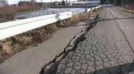建物の基礎部分に亀裂、道路には数10cmの段差　青森県東方沖の地震による被害　岩手県軽米町