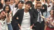 竹内涼真が渾身のコマネチ!150人とキレキレダンスも披露