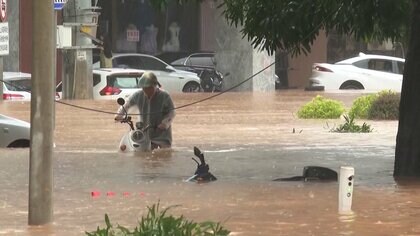 中国南部で台風10号による記録的な豪雨が発生しダム決壊　中部では竜巻で大きな被害