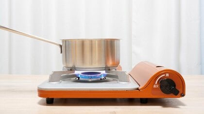 10月7日は「カセットこんろとボンベの日」 製造年を確認しよう。こんろは10年で買い替え、ボンベは7年以内に使い切りを【今日は何の日】