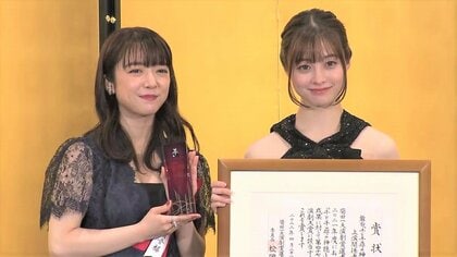 橋本環奈、上白石萌音から「男の子役」推され乗り気…萌音には悪役のススメ？コロナ感染から舞台復帰「千と千尋」で大賞受賞