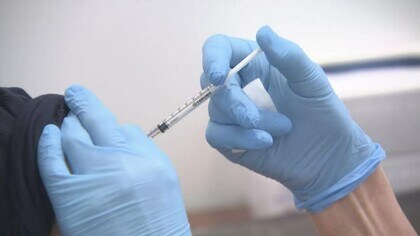 副反応が出ても“5割超”は「会社・学校を休まなかった」…ワクチン接種後調査で判明　具体的な状況を聞いた