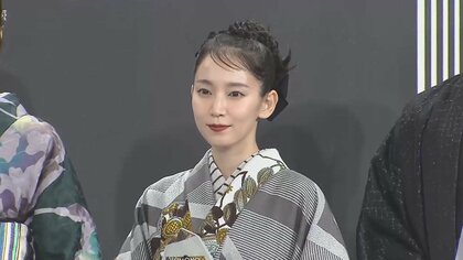 吉岡里帆「大人の一歩」観月ありさと華やかな着物姿で魅了　ピース・又吉を“普段着のよう”と称賛