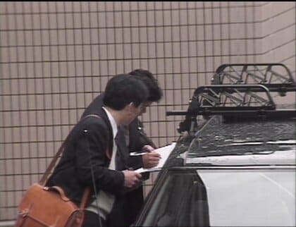 現場周辺では徹底的な聞き込みが行われた