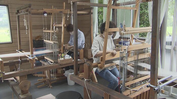 昔ながらのはた織り体験が可能