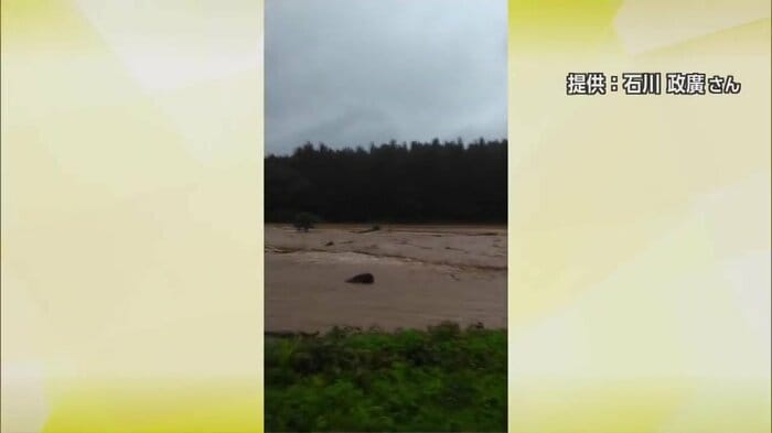 石川さん撮影 畑がのみ込まれそうなほど増水した川の様子