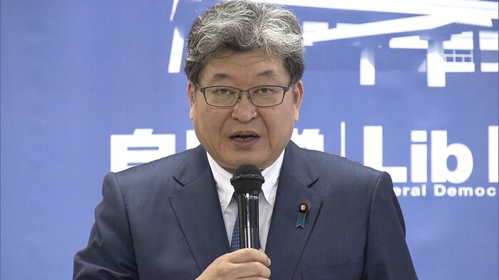 全体会議で挨拶する萩生田政調会長(13日)
