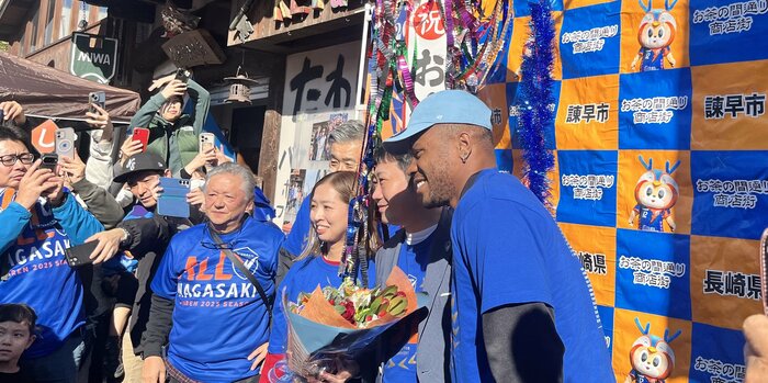 手作りのくす玉で祝福を受けた