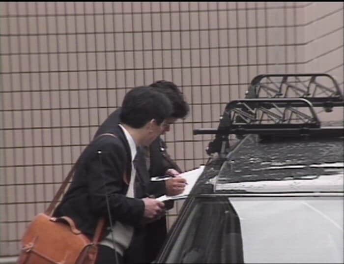 現場周辺では徹底的な聞き込みが行われた