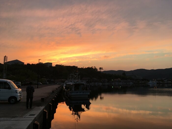 菱浦港の夕焼け