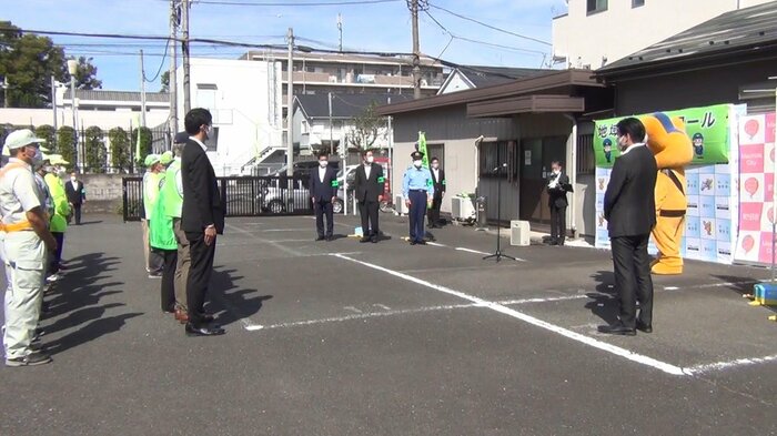 青色防犯パトロール車出発式(11日 東京・町田市)