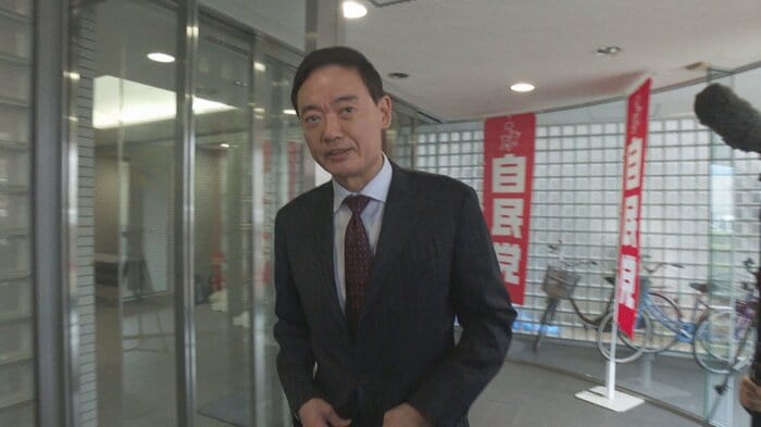 自民党富山市連の会合に出席した中田宏氏（16日朝）