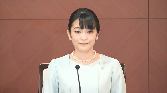 凜とした表情にも緊張感が隠せない眞子さん