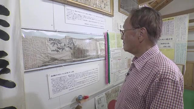 鈴木正一さん(85) 平和祈念資料展示室にて