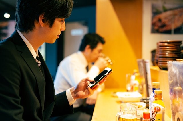 飲みニケーションが苦手な人も…(画像はイメージ)
