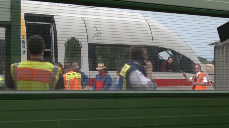 ドイツの高速列車内でシリア国籍の男（20）が乗客襲撃…ハンマーのような凶器持ち無差別に襲う　 4人けが　動機など不明｜FNNプライムオンライン