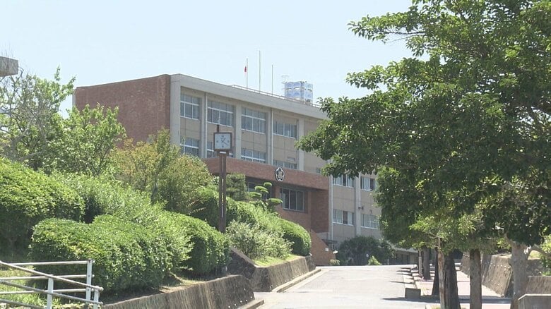 「悪い事をやってみたかった」県立高校に侵入し金属バットで窓ガラス割ったか 他校に通う18歳男子高校生を逮捕｜FNNプライムオンライン