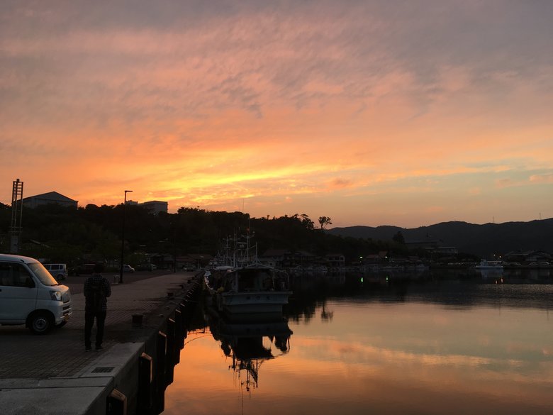 菱浦港の夕焼け