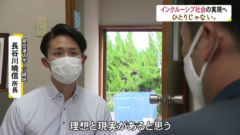 長谷川さんにインタビューしている伊藤アナウンサー