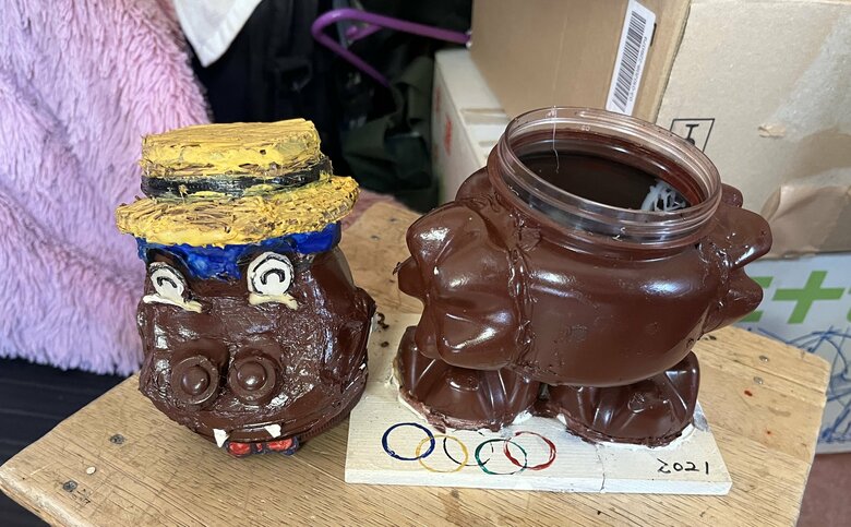 ふたを開けると簡単に貯まったお金を取り出せる