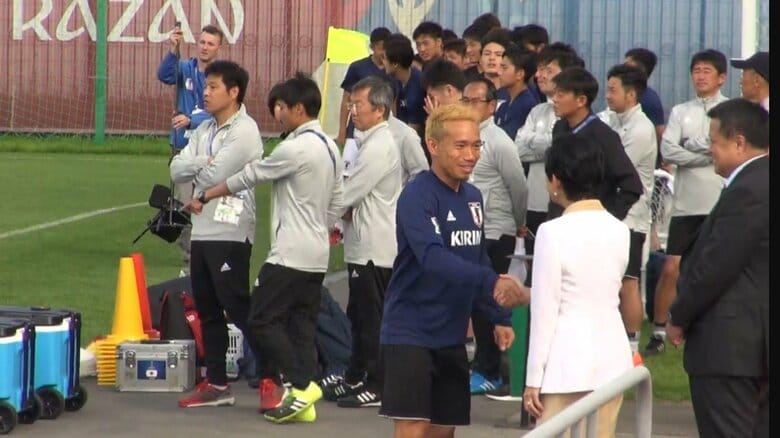 ロシア大会で、日本代表を激励される久子さま（2018年6月 ロシア）