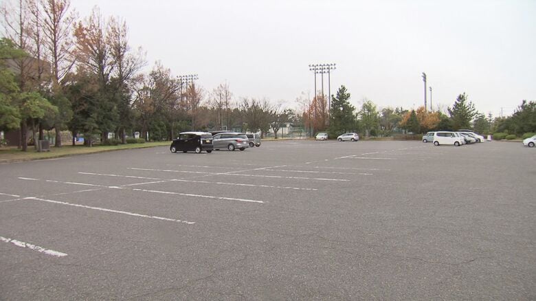 鳥屋野球場の駐車場