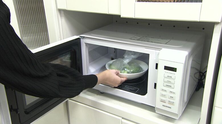 ブロッコリーをポリ袋に入れて「レンチン」