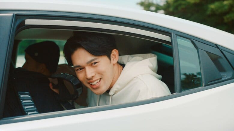 爽やかな笑顔を見せる佐々木選手