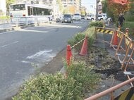 1台は歩道に突っ込み横転…未明に車同士が衝突 27歳男性を運転席から救助も重傷 もう1台は現場から走り去ったか