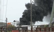 【映像】「工場で爆発音がした」金属ナトリウム分散体を含む工場で爆発火災―刺激性のある成分噴出の恐れがあるとして煙を吸い込まないよう市が呼びかけ＜北海道室蘭市＞