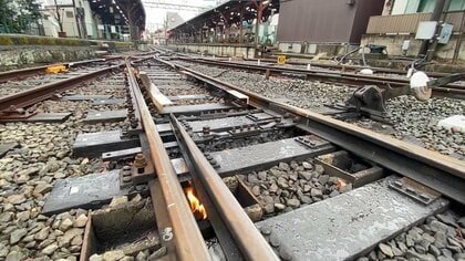 「火事ではありません」鉄道の“縁の下の力持ち”装置が話題…正体を江ノ島電鉄に聞いた
