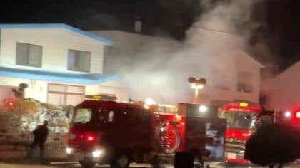 浦河町の住宅火災で80代夫婦が煙吸い搬送、ストーブのある1階仏間から1人の遺体を発見…遺体は60代の息子とみて身元確認・出火原因の究明急ぐ