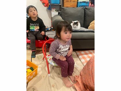 面接のお手本みたい！兄弟の日常を捉えた1枚が“座る姿勢で印象が違うの図”に…普段の性格が出ていたのか母親に聞いた