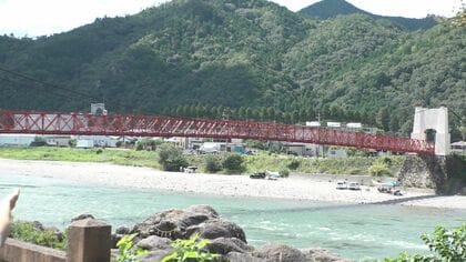 現存する“国内最古”の近代吊り橋…岐阜・美濃市の長良川にかかる「美濃橋」