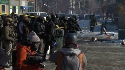 アメリカ・ミネソタ州で移民取り締まり中に住民男性射殺　連邦職員「正当防衛」主張