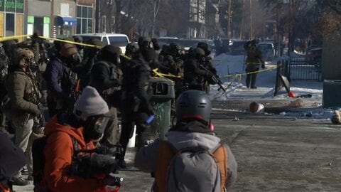 アメリカ・ミネソタ州で移民取り締まり中に住民男性射殺　連邦職員「正当防衛」主張