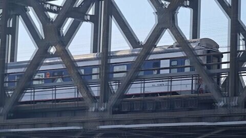 北朝鮮の乗務員「中朝は兄弟」　北京と平壌結ぶ旅客列車運行6年ぶり再開　交流活発化に期待感